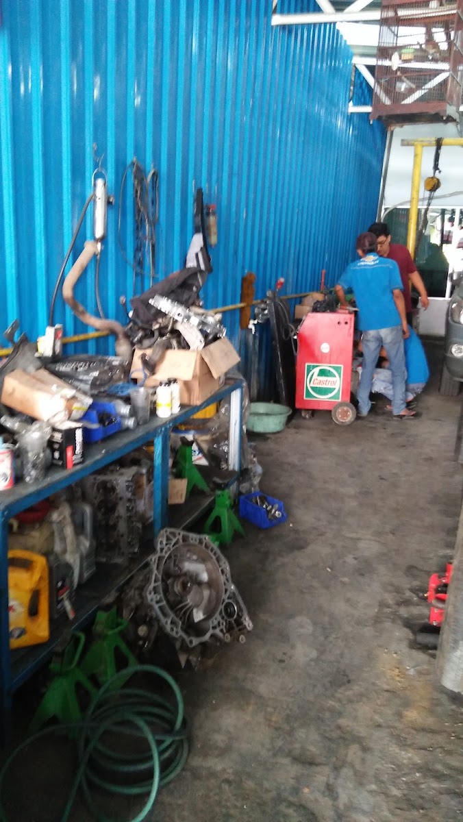 Suasana bengkel Patriot Auto Service 3