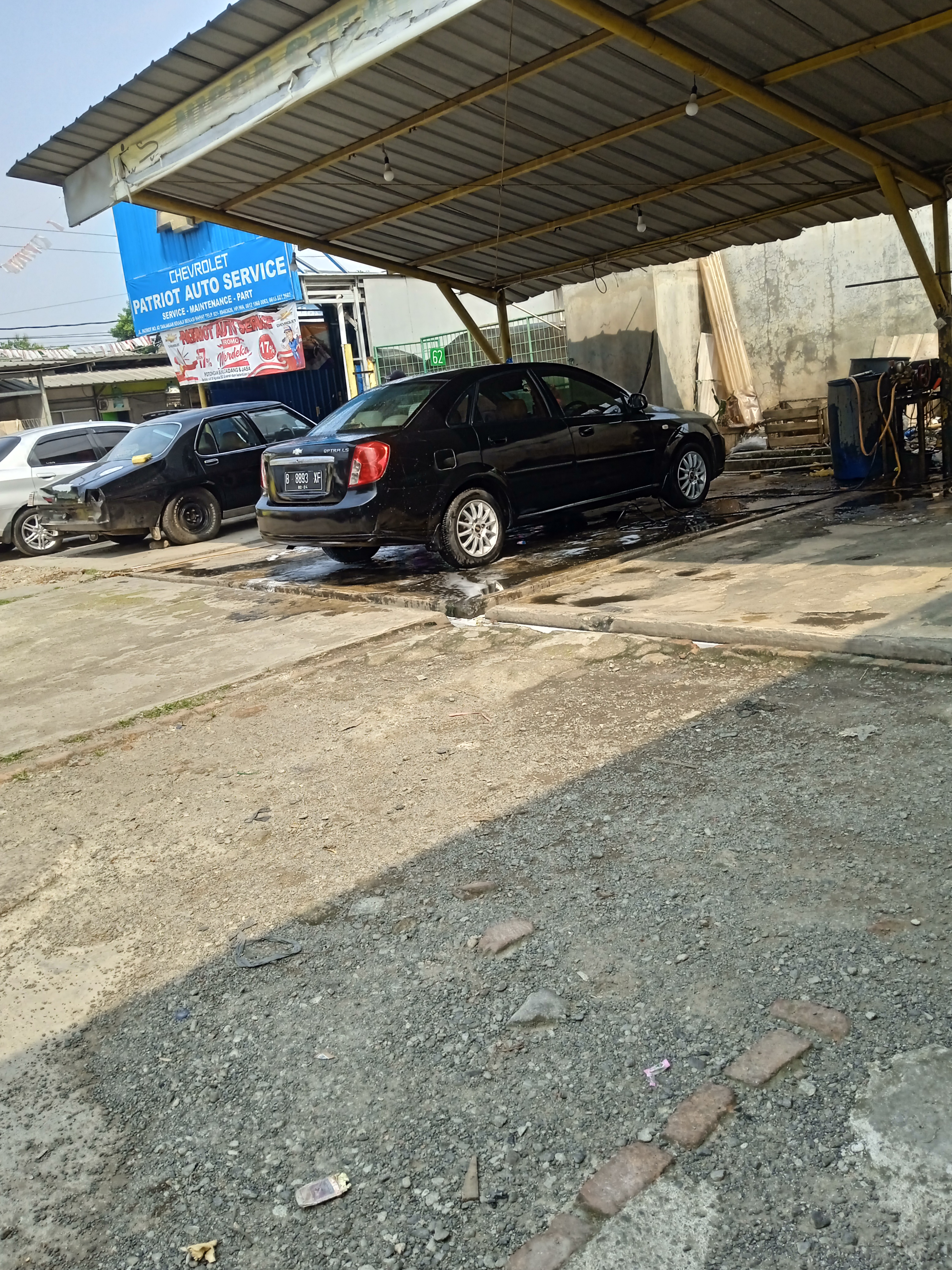 Suasana bengkel Patriot Auto Service 5